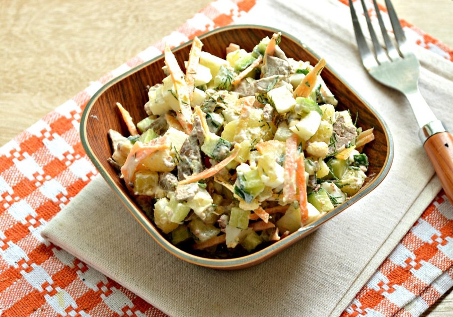 Салат с печенкой