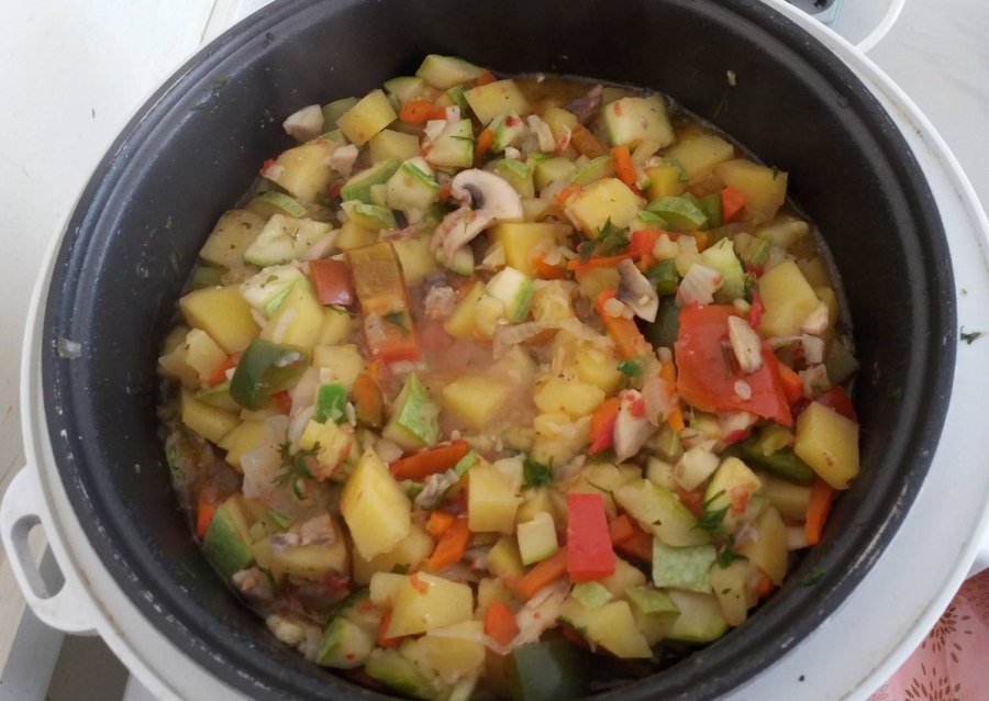 Овощное рагу с цукини и баклажанами