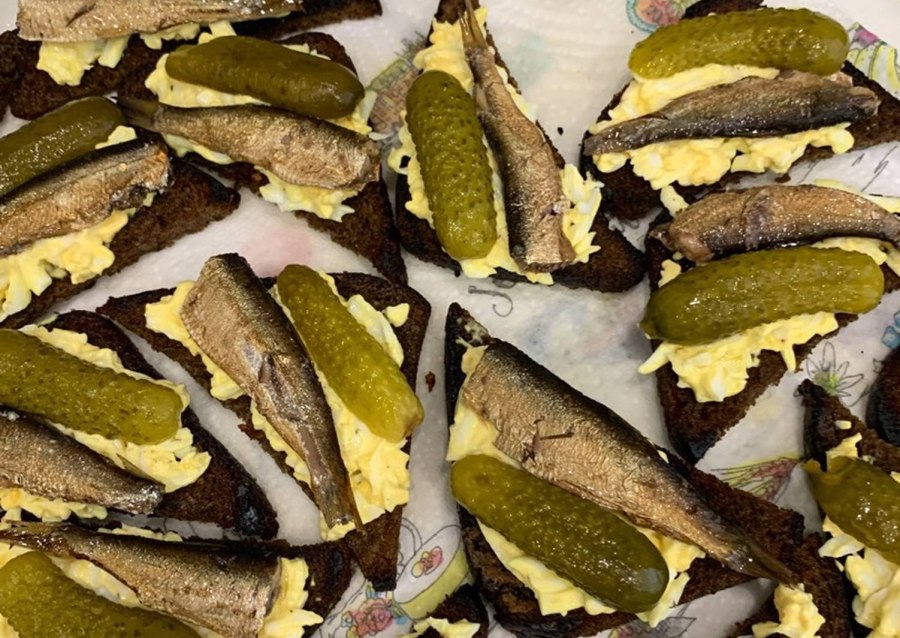 Со шпротами бутерброды со шпротами