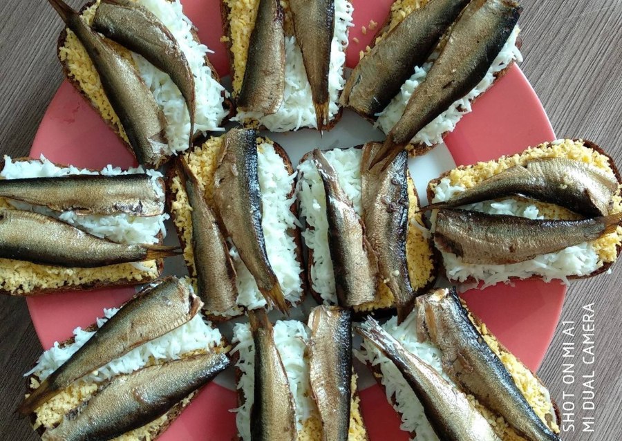 Тапас со шпротами