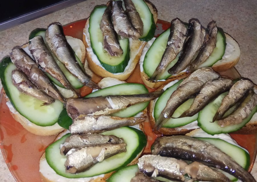 Бутеры со шпротами