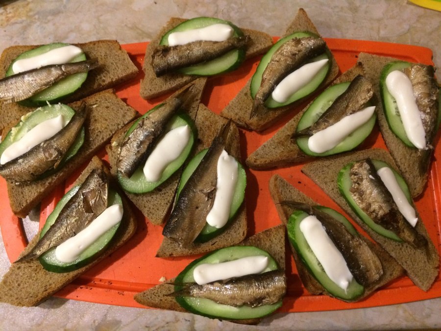 Тартинки со шпротами