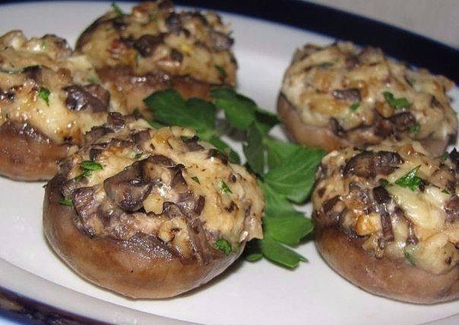 Шампиньоны фаршированные курицей