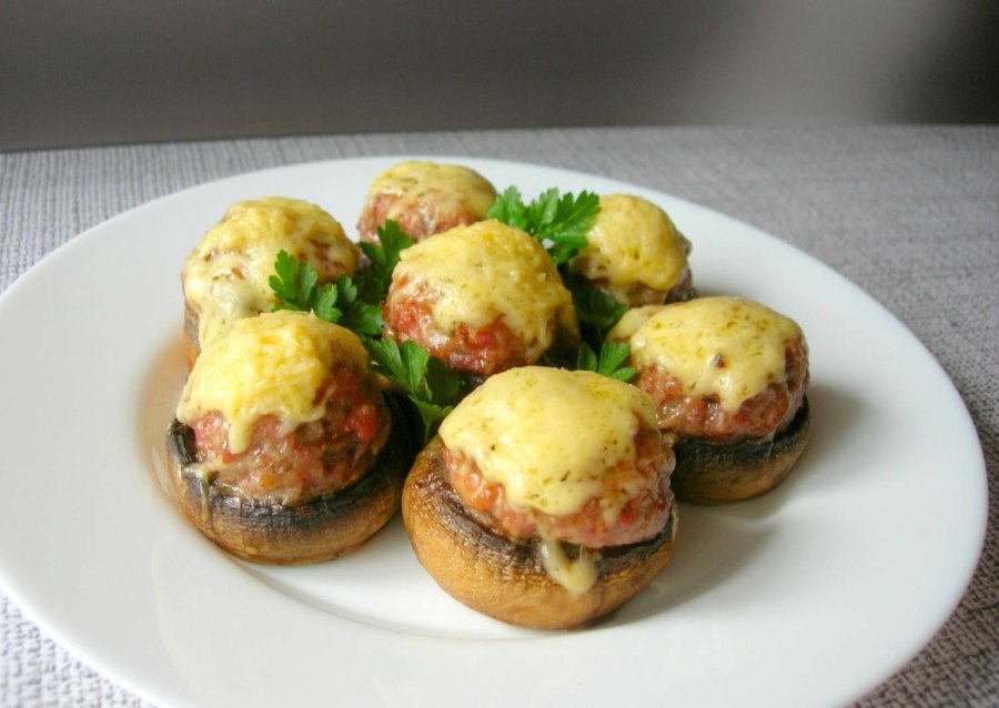 Шампиньоны фаршированные рататуем