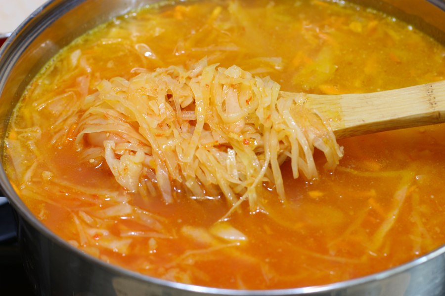 Щи из квашеной капусты с говядиной