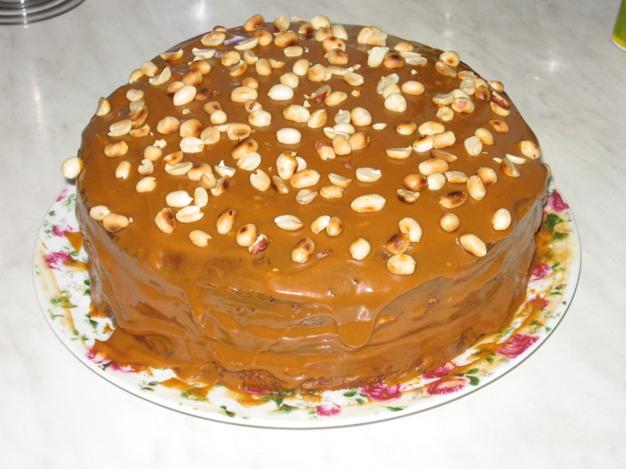 Торт с орехами и сгущенкой