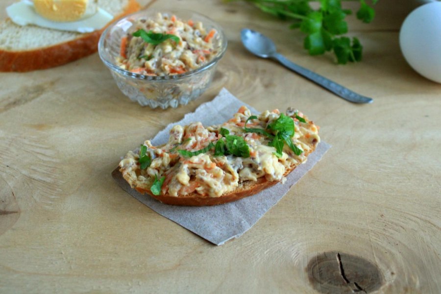 Икра из селедки с морковью и плавленным сыром