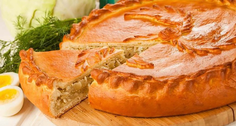 Пирог кулебяка с капустой и яйцом