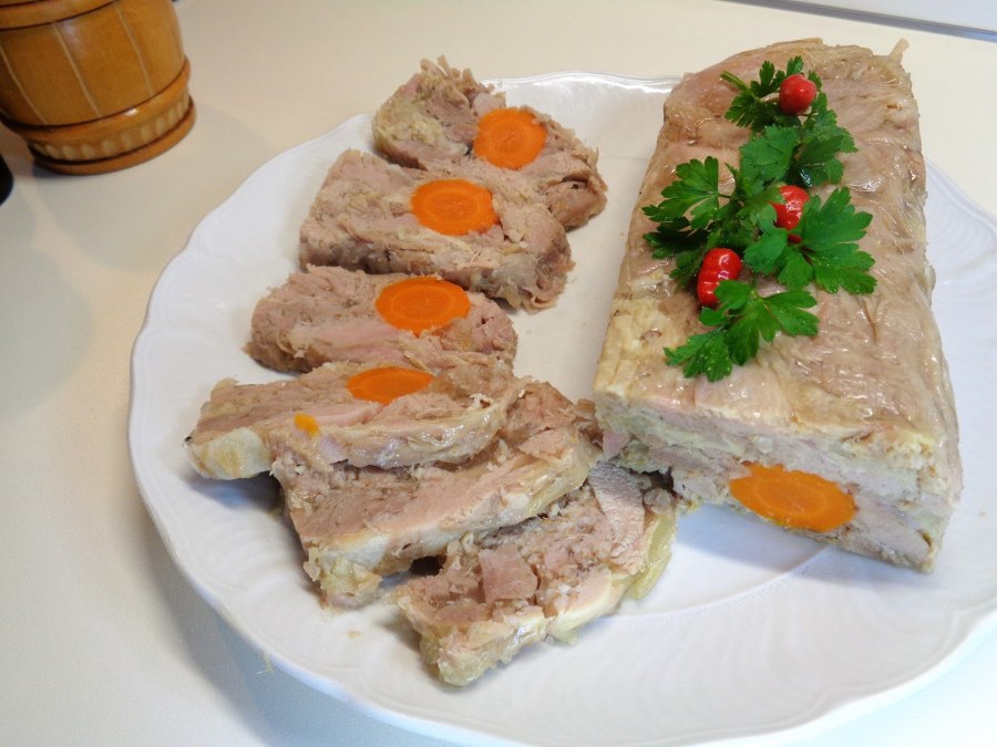 Домашний холодец из свиных ножек