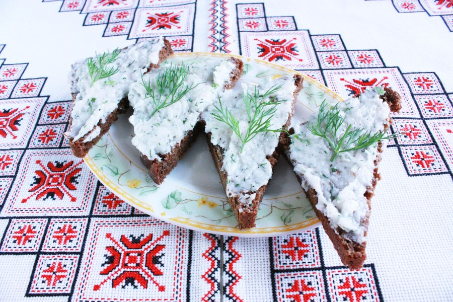 Закуска из сала с чесноком