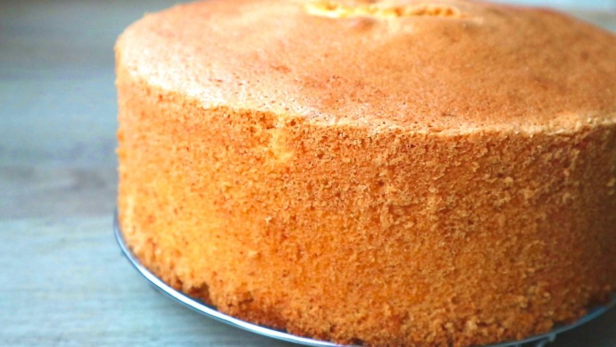 Пирог бисквитный на кефире