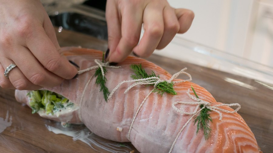 Рулет из лосося