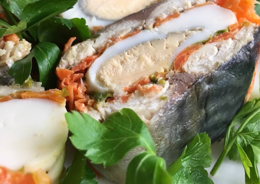 Фаршированная скумбрия рулетом