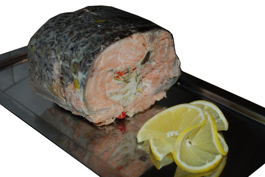 Рулет из горбуши запеченный