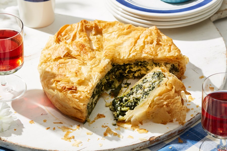 Бурек со шпинатом и сыром