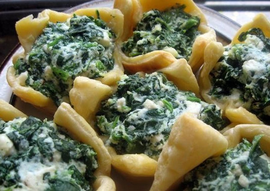 Булка со шпинатом и сыром