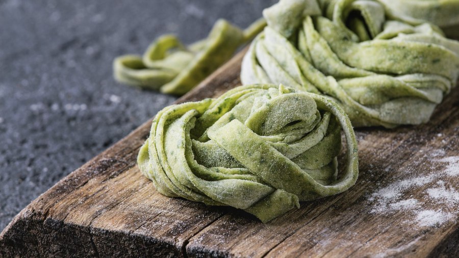 Тесто для пасты из шпината