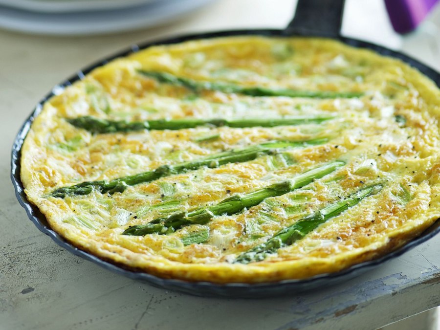 Фриттата со спаржей
