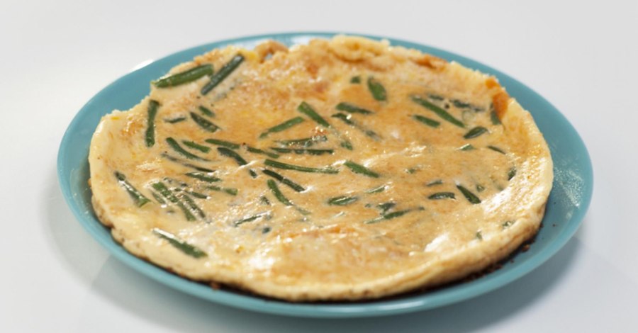 Яичница с помидорами и фасолью