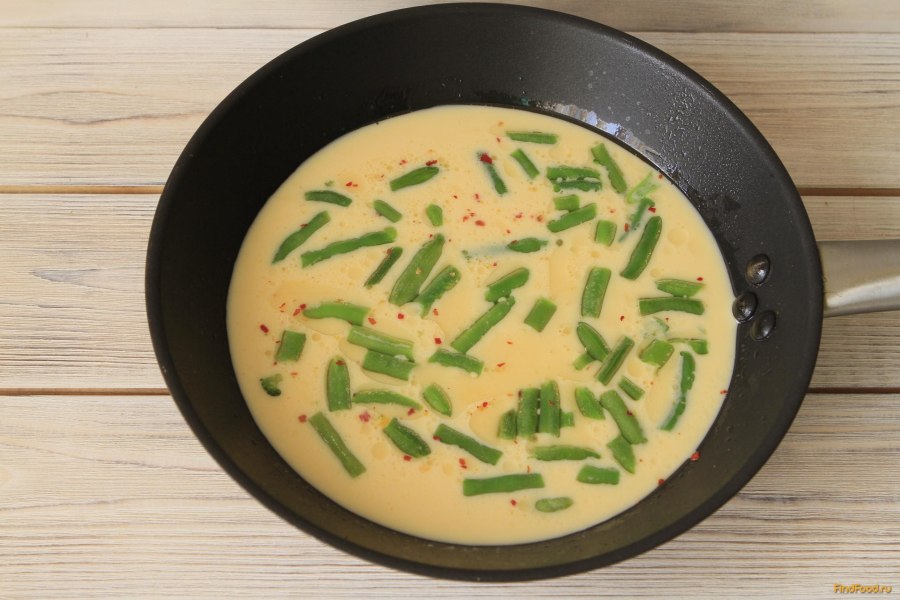 Омлет с зеленой стручковой фасолью