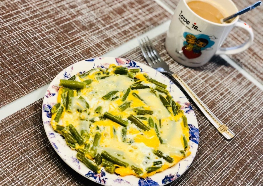 Зеленая стручковая фасоль яичница