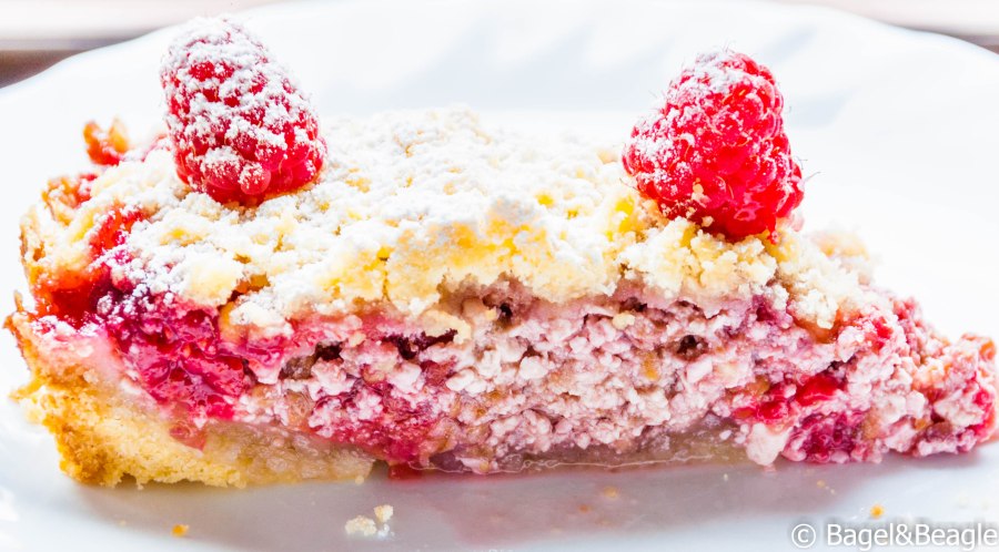 Королевская ватрушка с творогом и малиной