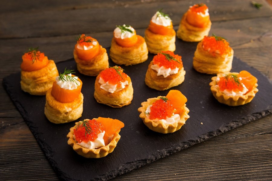 Тарталетки с Альметте и семгой