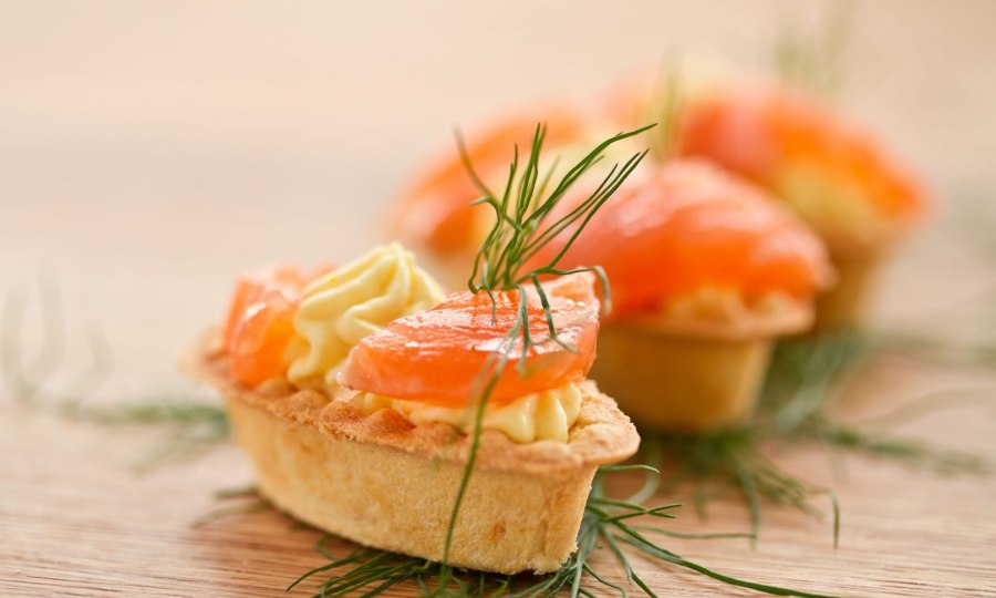 Тарталетки с икрой и творожным сыром
