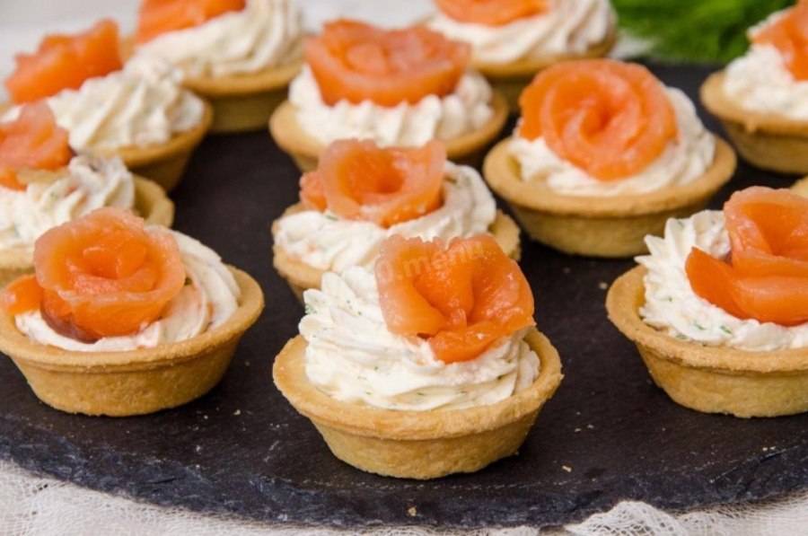 Тарталетки запеченные с красной рыбой