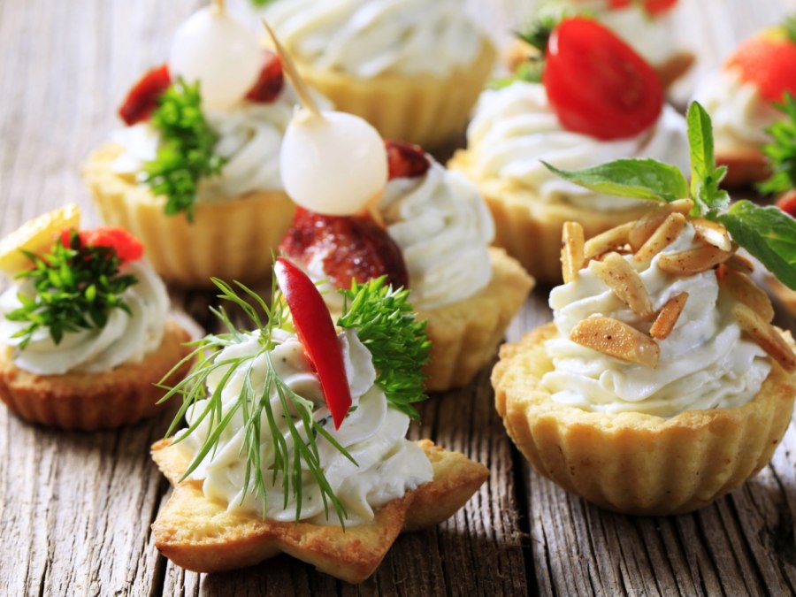 Тарталетки с Альметте и семгой