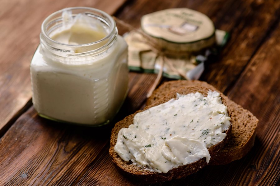 В плавленный сыр есть крахмал