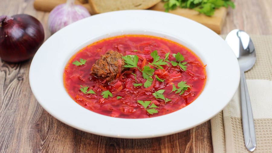 Тушеная краснокочанная капуста