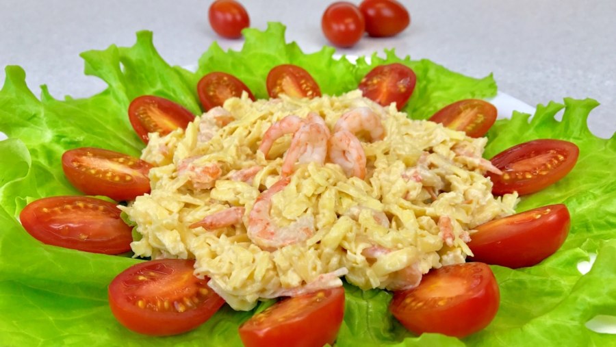 Салат с креветками и сыром