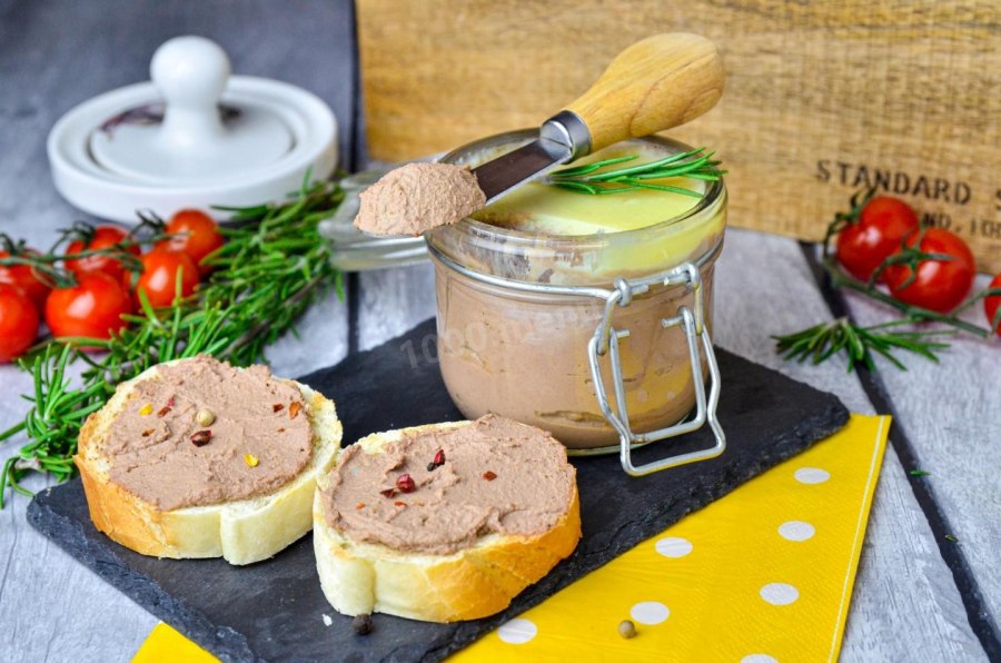 Паштет из куриной печени с луком-конфи