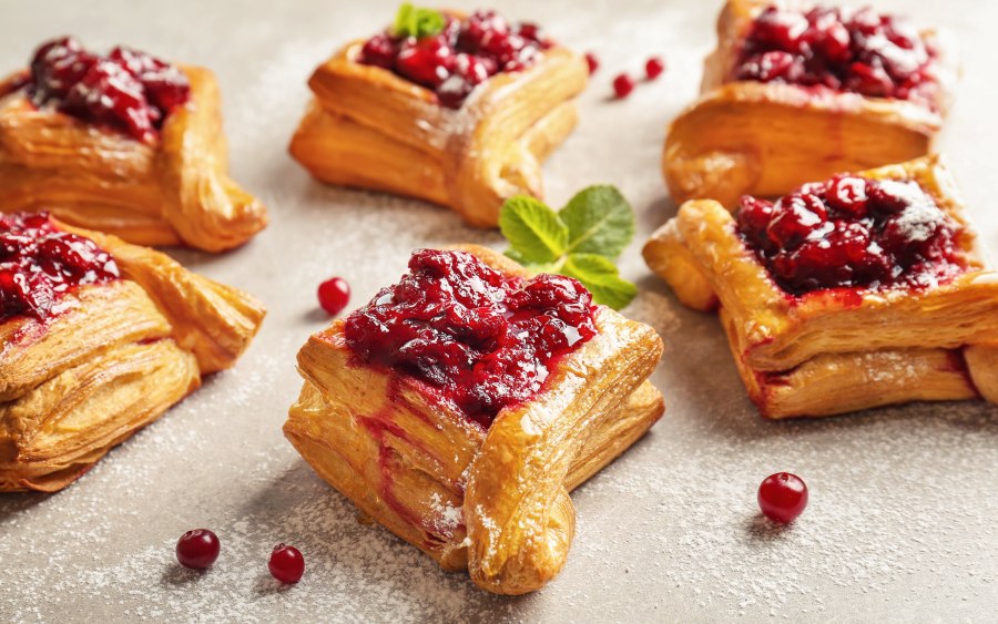 Слойки с вареньем