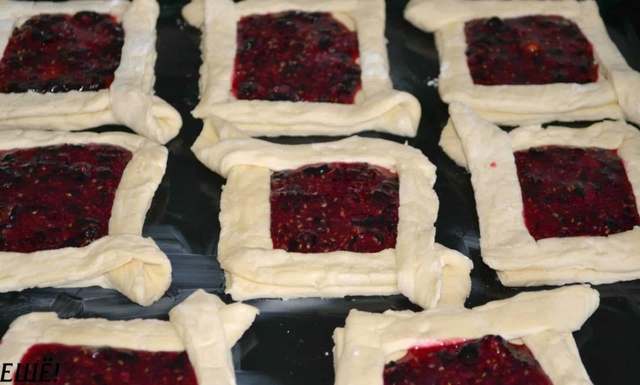 Слойка с яблоками из слоеного теста