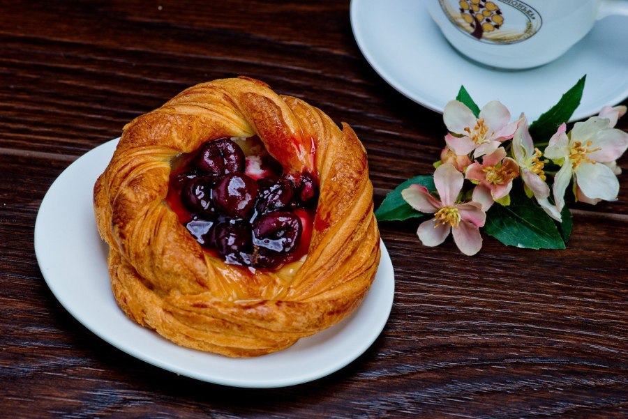 Слоеное тесто с ягодами