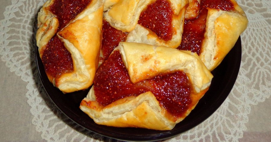 Слоеные булочки с вареньем