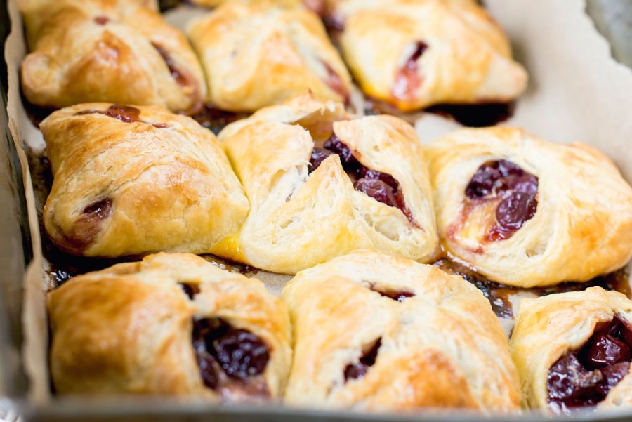 Слоеные пироги с вареньем