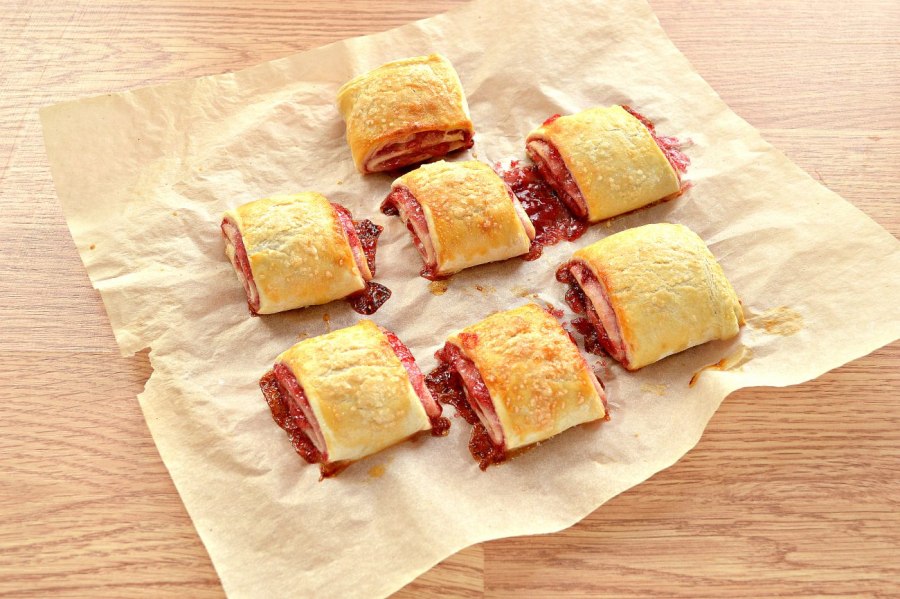 Слойка с джемом из слоеного теста