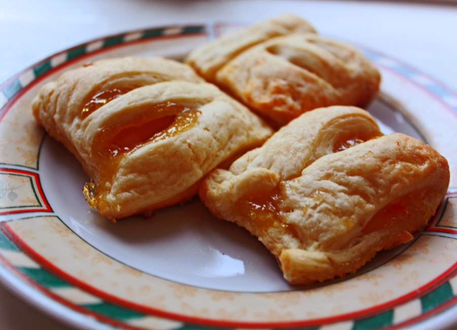 Слойка с повидлом из слоеного теста