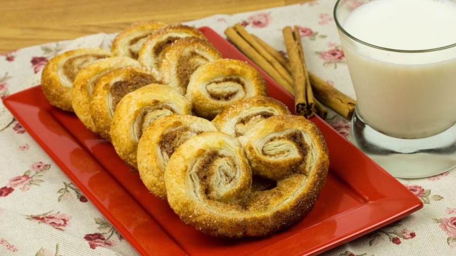 Слойки с малиной