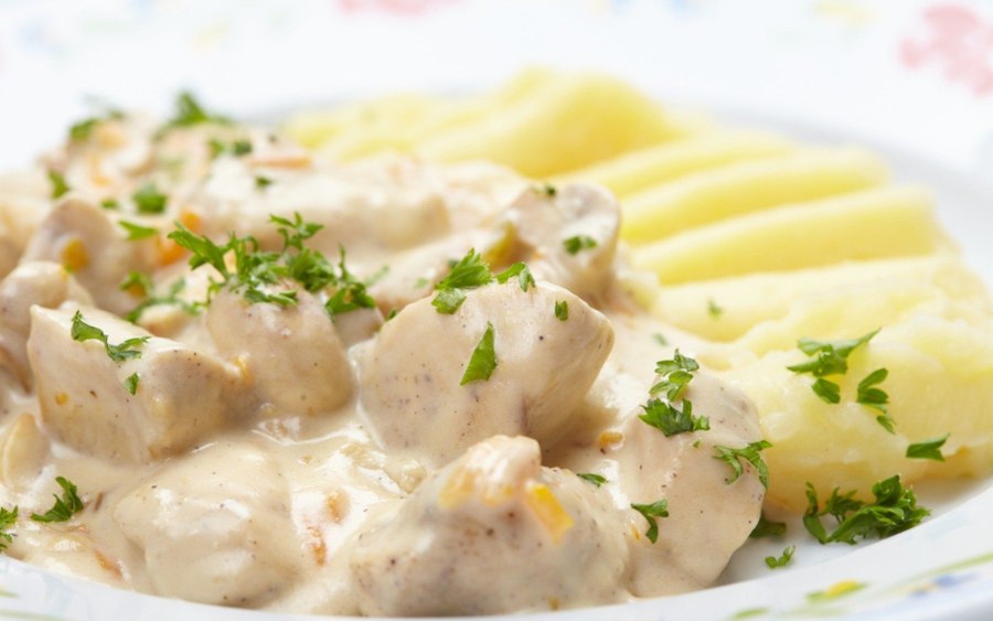 Куриное филе в сметанном соусе