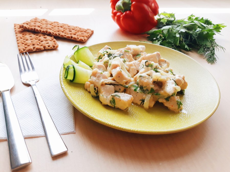 Куриные грудки в сметане