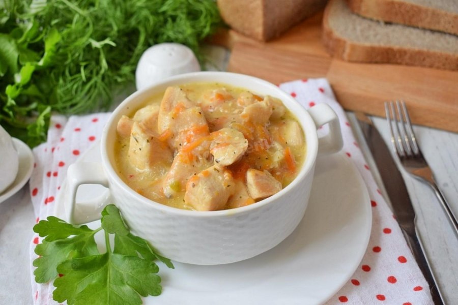 Курица в сметанно чесночном соусе