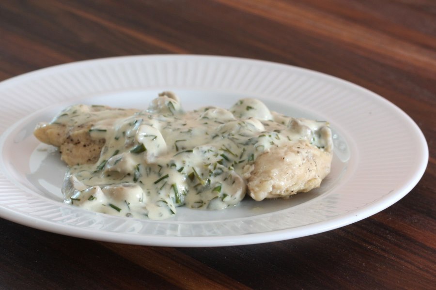 Свинина с грибами в сметанном соусе