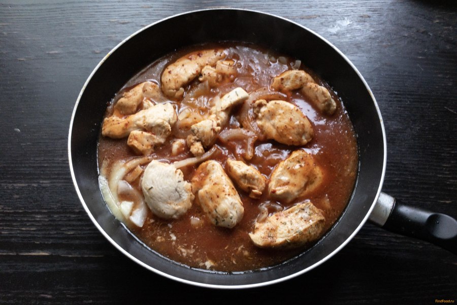 Куриное филе в сливочном соусе на сковороде