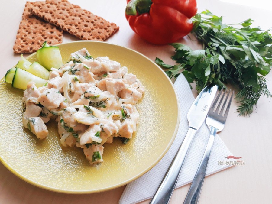 Куриная грудка в сметане