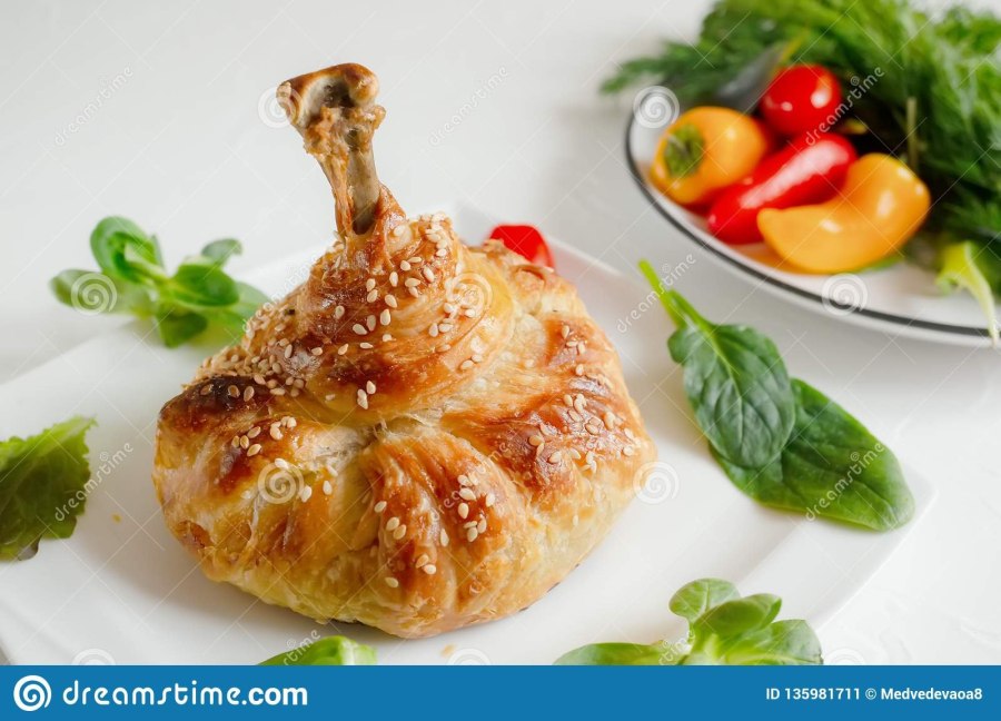 Куриные ножки в слоеном тесте