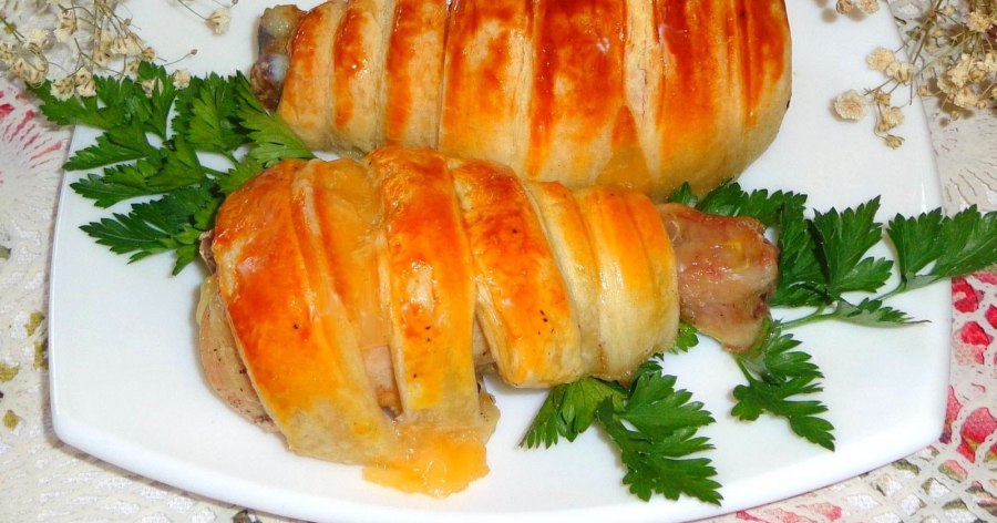 Куриные ножки в слоеном тесте